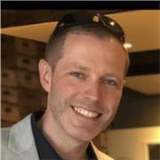 Insegnante di inglese con oltre un decennio vissuto in Irlanda, offre lezioni online per adulti e ragazzi.